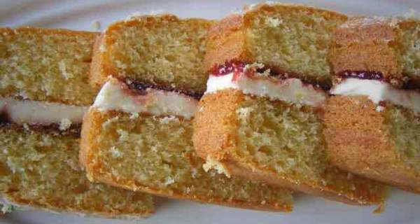 Internet Now Beats Cookbooks For Recipes - Photo by Matt Banks - Lincolnshire Magazine - LincsMag.com