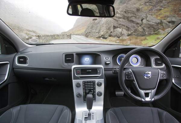 Volvo V60 T6 AWD R-Design - Lincolnshire Magazine - LincsMag.com