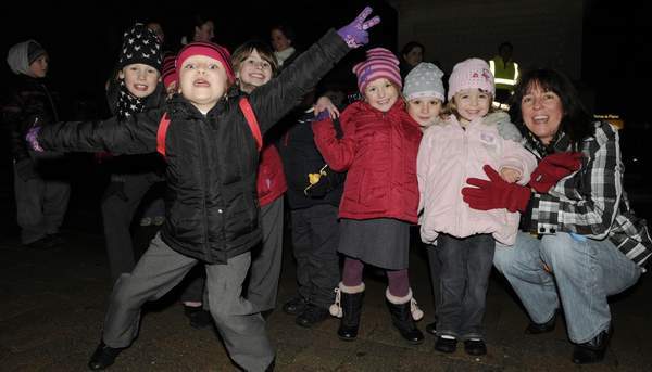 Lincoln Light Switch On Entertains Christmas Shoppers - Lincolnshire Magazine - LincsMag.com
